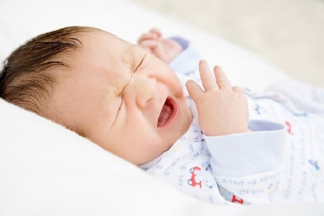 Trẻ sơ sinh bị nghẹt mũi và ho