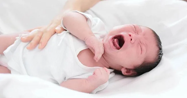 Cách làm trẻ không khóc đêm