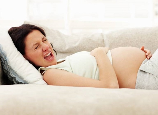 Đau bụng trên khi mang thai tháng cuối