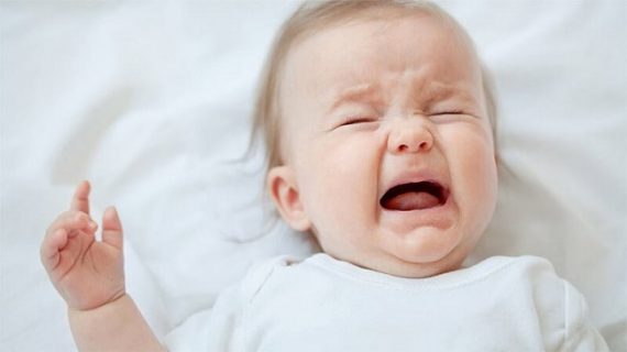 trẻ sơ sinh quấy khóc khó ngủ